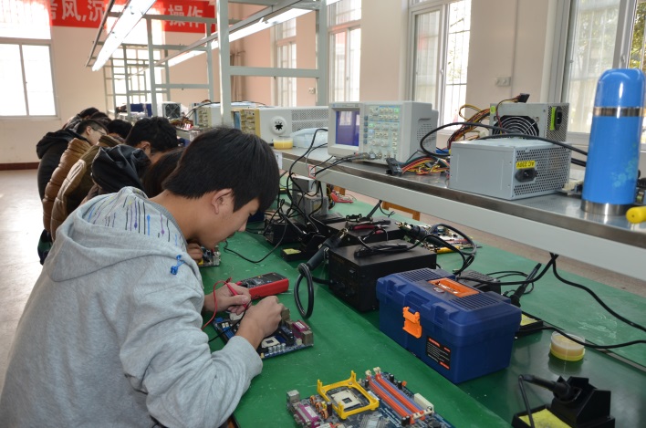 應用電子技術專業(yè) 智能產(chǎn)品開發(fā)與集成電路方向的前沿探索